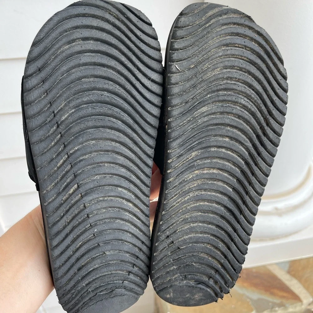 Nike Kids Black Slide Sandals - Picture 5 of 5